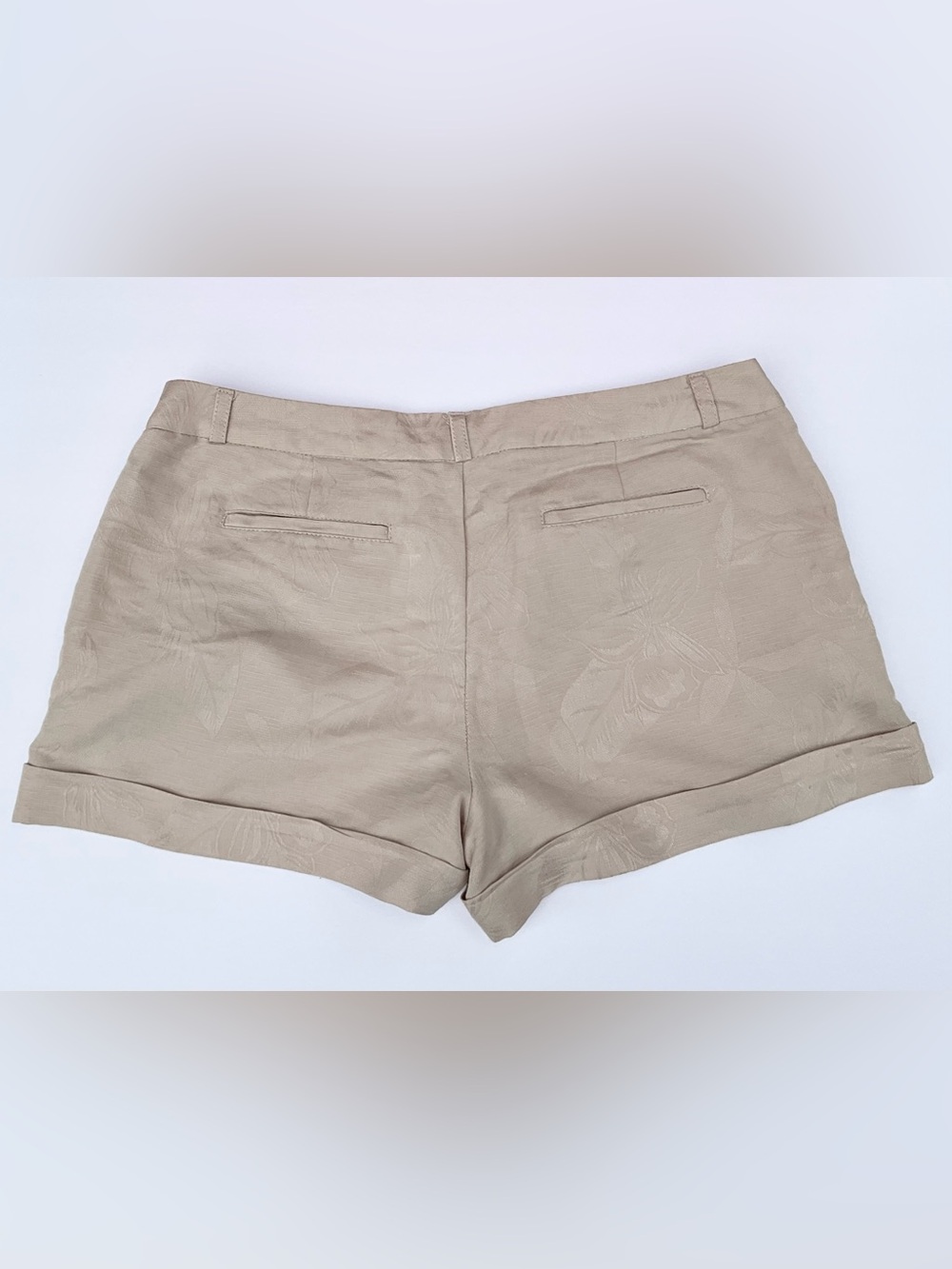 Retired Y2K Love21 Beige Textured Shorts Mid Rise Cuffed Hem Dressy Casual Chic - Picture 4 of 4